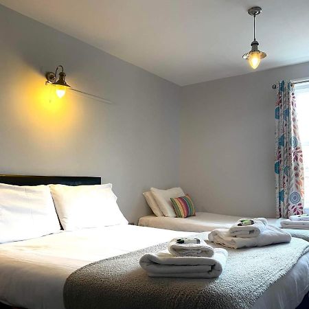 The Pier Inn Уитби Экстерьер фото